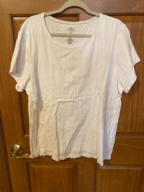 St. John's Bay Women's White Scoop Neck Short Sleeve Tee
